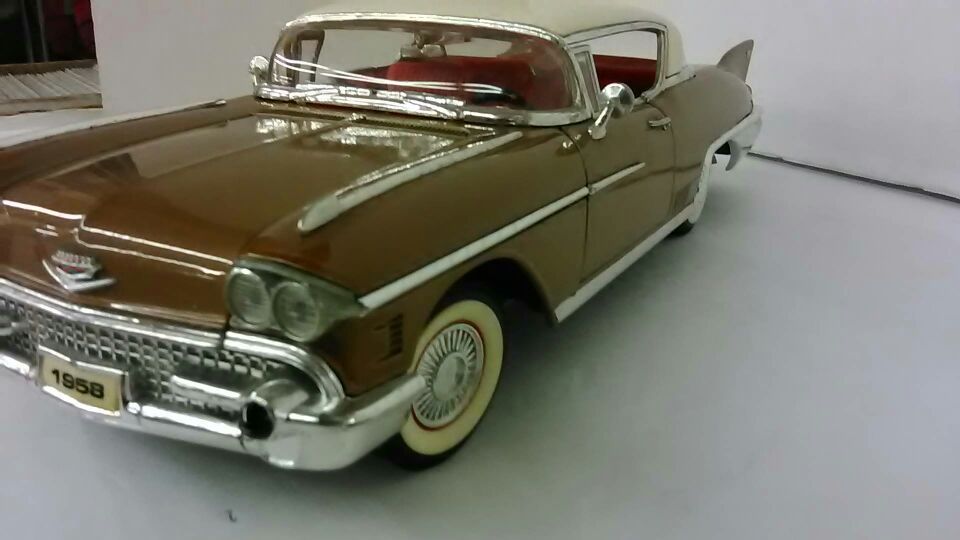 1958 Cadillac Eldorado Sevelle - Scale Model Car 1:18 -