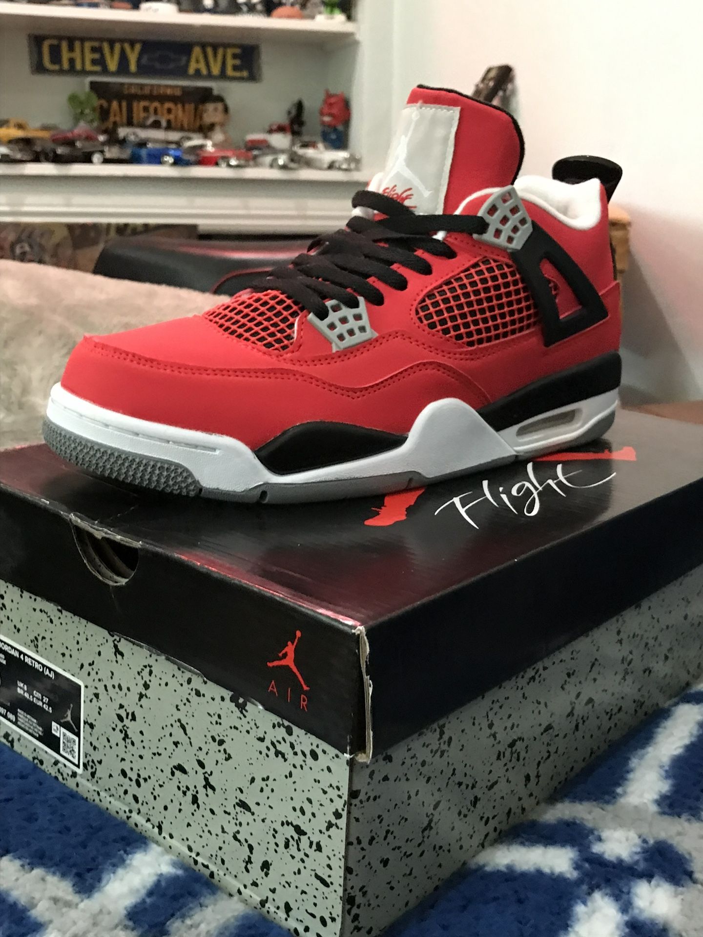 Jordan Retro 4” Toro Bravo “