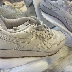 Woman’s Reebok White Sneakers, Size 8.5