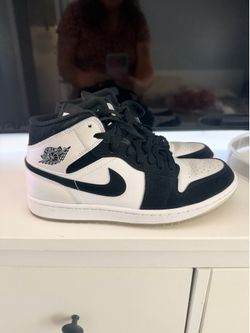 Air Jordan mids