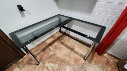 Glass Desk 5feet By 5 Feet