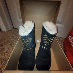 Girls SIZE 1 UGGS 