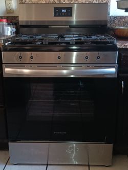 5 burner stove range (Frigidaire)