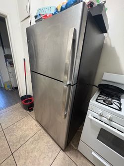 JE refrigerator