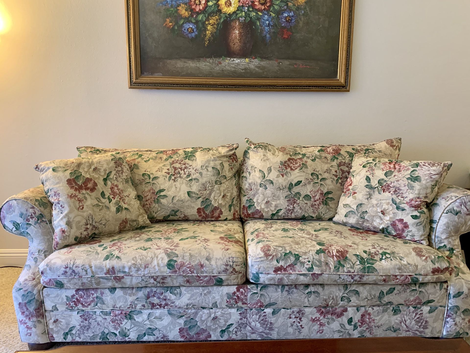 Beautiful living room sofa/ couch, set of two