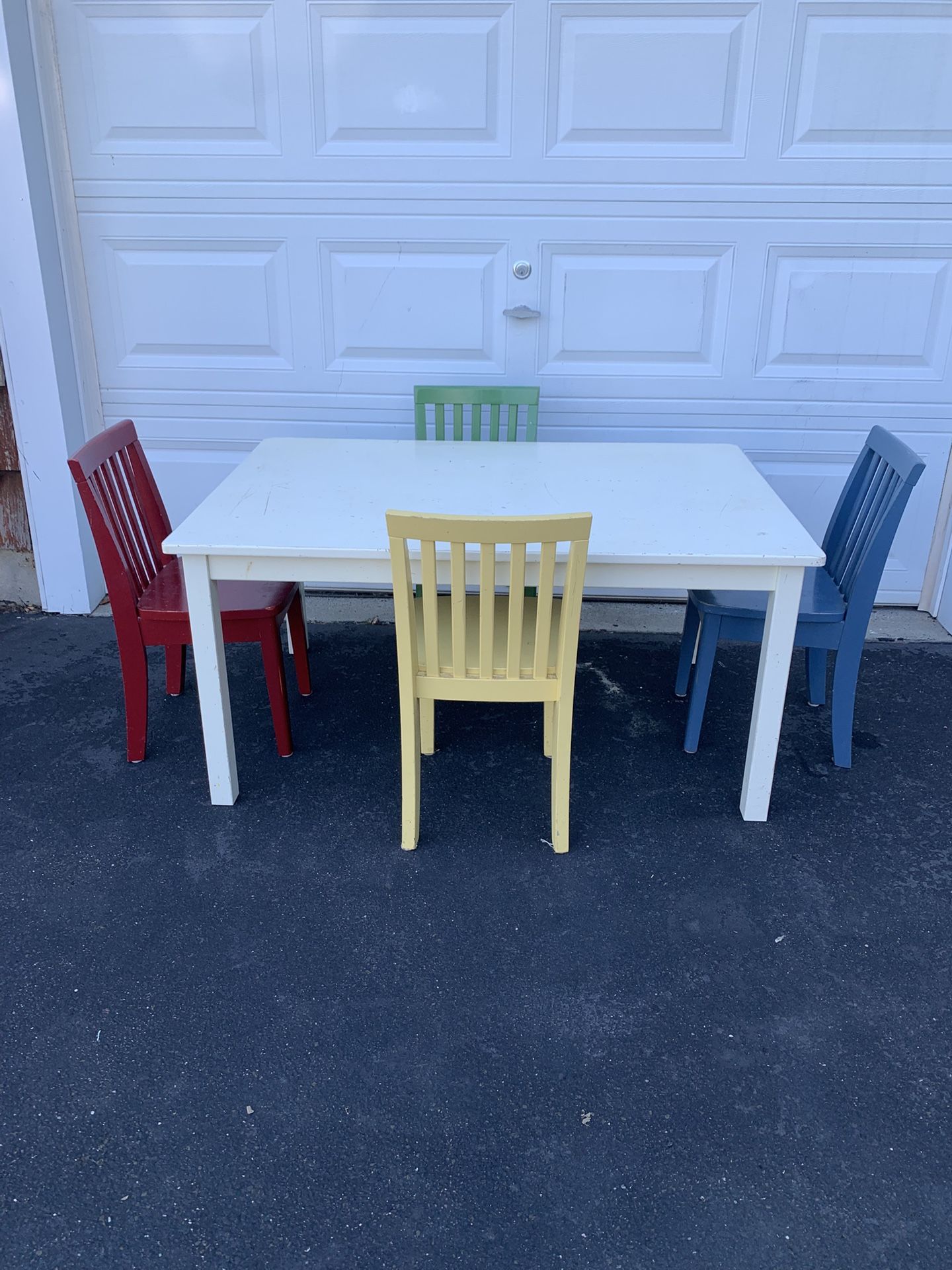Kids Play Table With Four Chairs. 
