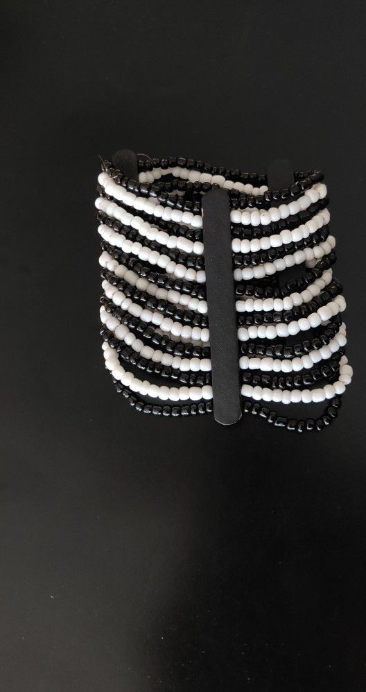 Black and White Stretch Beaded Bracelet