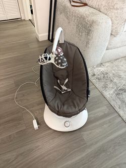 4moms mamaRoo Multi-Motion Baby Swing