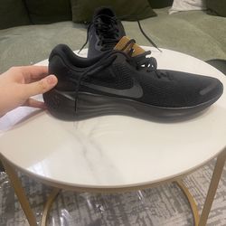 Nike Revolution 7 Trainers – Size 10 UK9– Brand New (Box, No Lid)