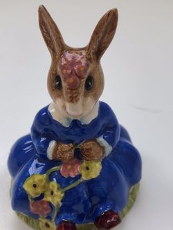 Royal Doulton Daisie Bunnykins “Spring Time”