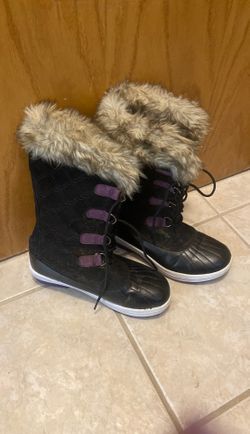 Women’s purple leather snow boots size 5