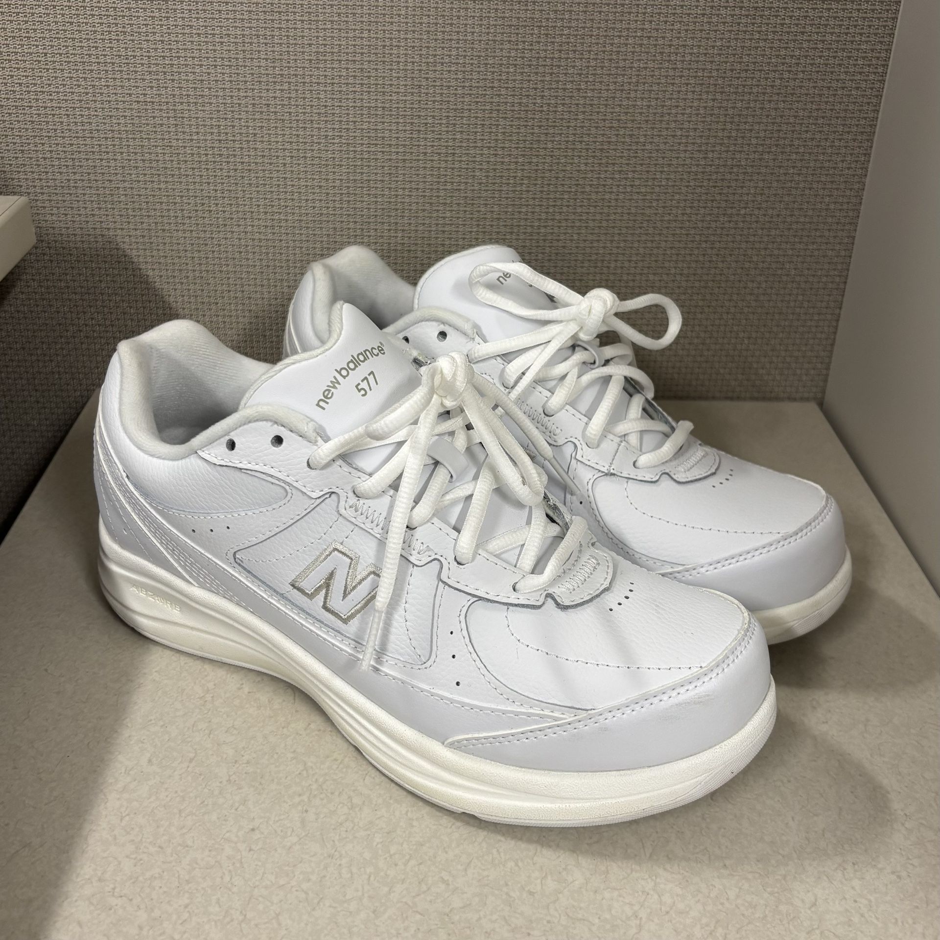 New Balance Women’s White Leather Walking Shoes Size 8.5