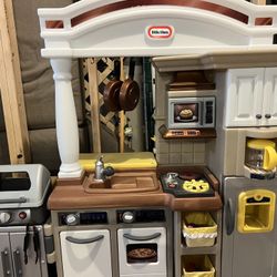 Little Tykes Kitchen With Grill