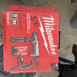 Milwaukeee Rotary Hammer Kit 