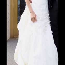 Sz 4-6 modest wedding dress! It’s beautiful