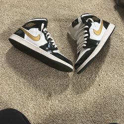 Jordan 1 Mid Patent Gold
