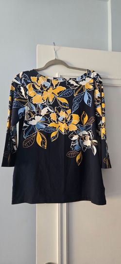 Women's floral blouse. Size M, but fits Large