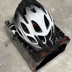 FOX Flux Bike Helmet Black/White Size S/M