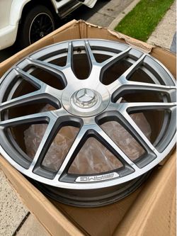 OEM Mercedes AMG G63 22" Forged Cross Spoke Wheels Silver Authentic