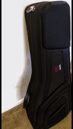 WolfPak Guitar Gig bag with humidifier monitor inside (Great condition)