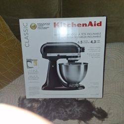 Kitchen Aid 4.5 Quart Mixer