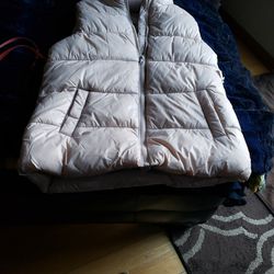 Old Navy Puffer Vest Size Xs (NEW)