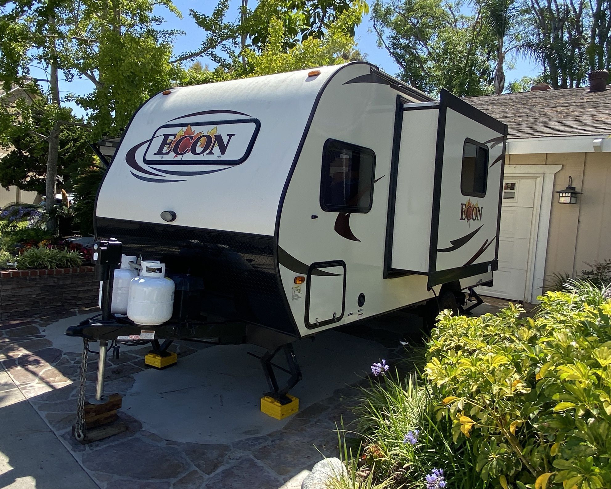 2016 Pacific Coachworks Econ 14RBS