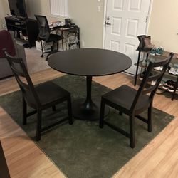 Round Table +2 Chairs