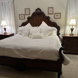 Henrendon, Thomasville Bedroom Set With Bed, 2 End Chests & 2 Lamps