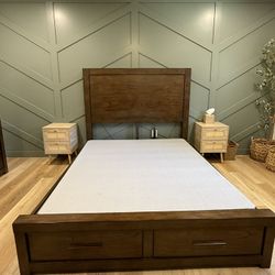 Modern Storage Bed w/ Built-In Charging Stations – Excellent Condition! (Living Spaces)