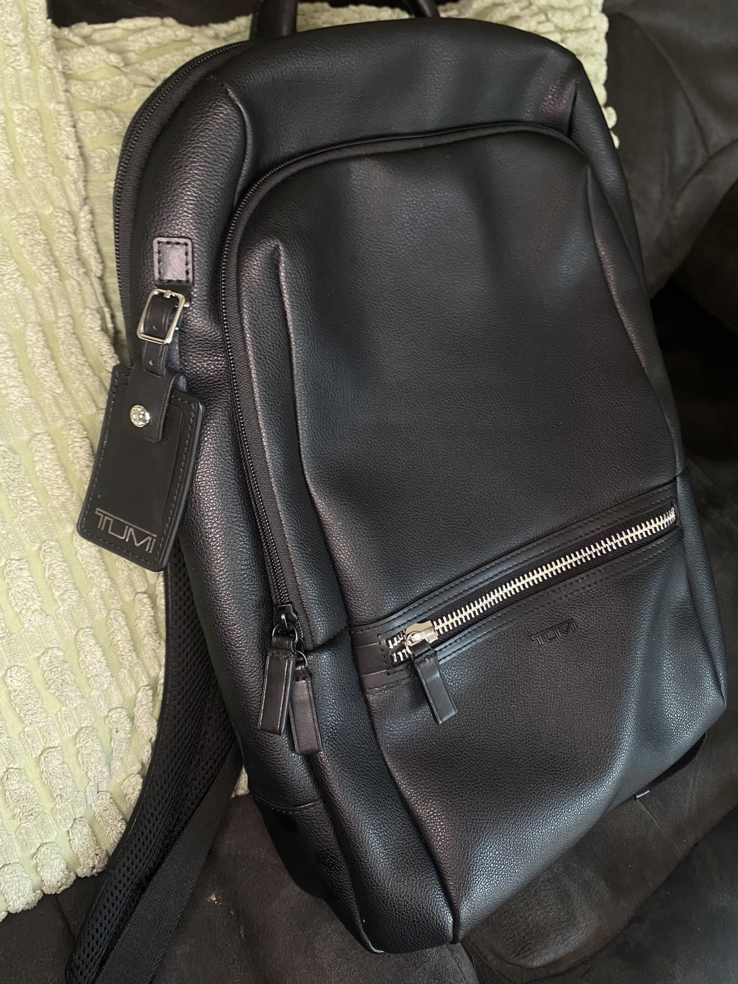 Tumi Foxwood Medium Backpack Genuine Leather for Sale in Riverdale 