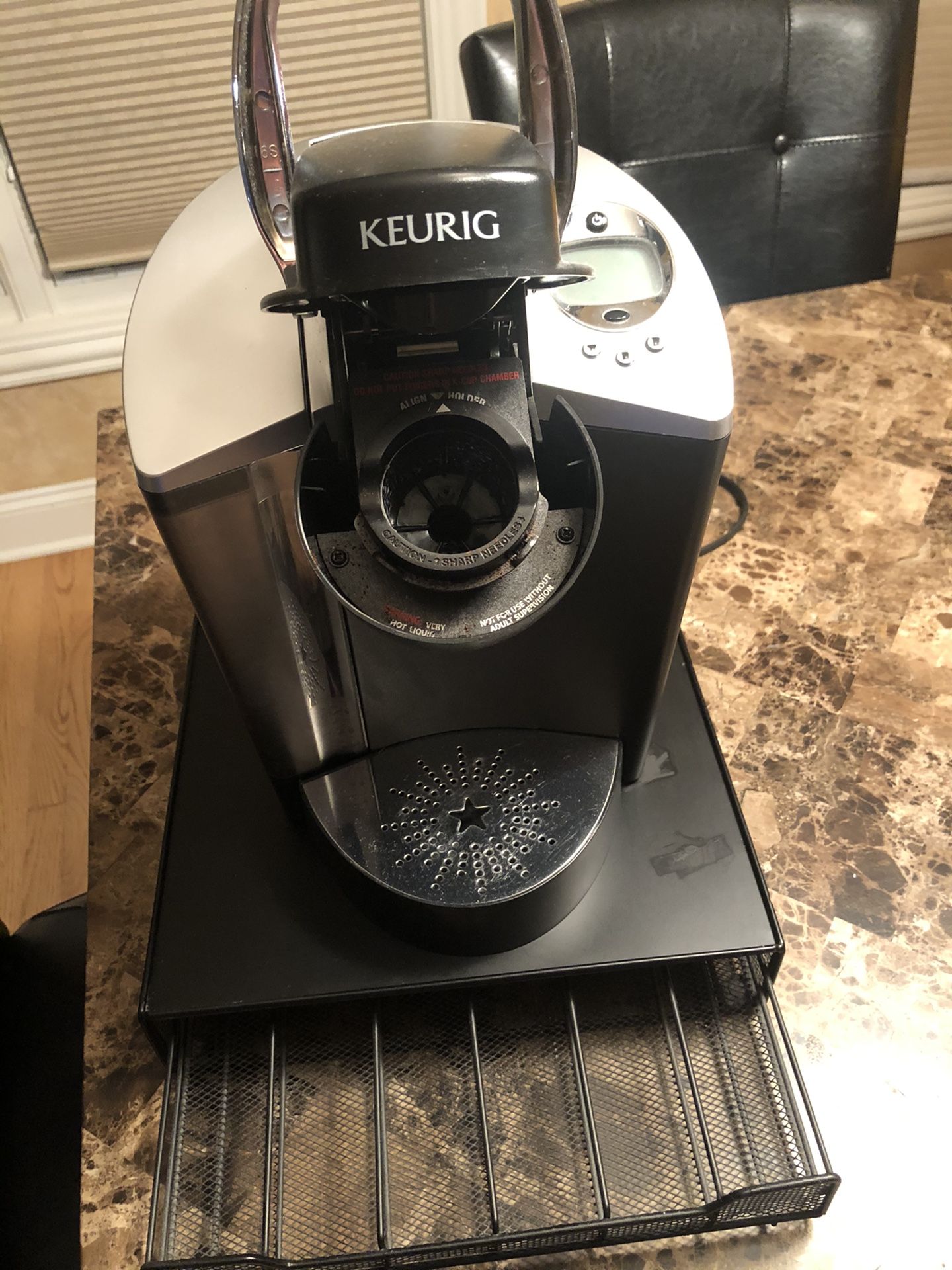 Keurig and cups holder stand