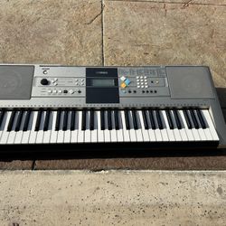Yamaha Electric Keyboard