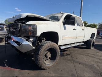 2011 SILVERADO HD PARTS OUT