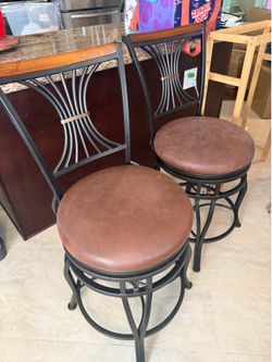 2 bar stools
