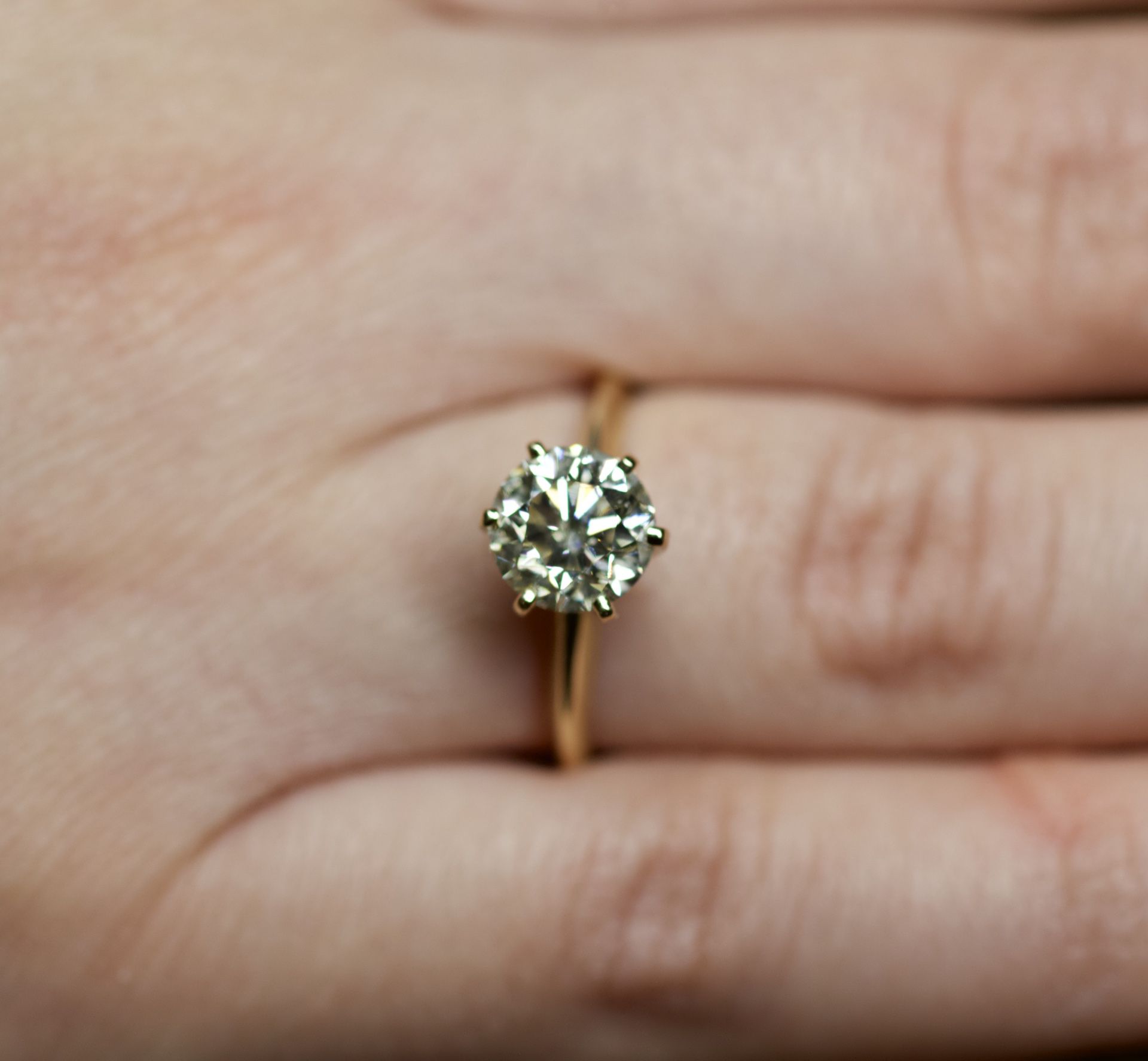 2.02 ct diamond engagement ring! 100% natural and certified!