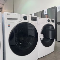 LG Washer And Gas Dryer Set In White 
