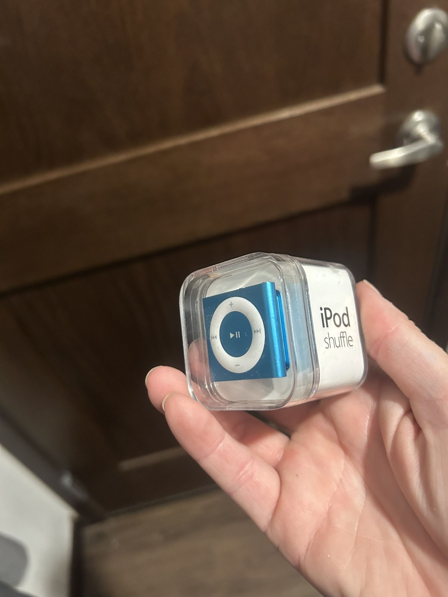 iPod shuffle NEVER OPENED STILL SEALED 