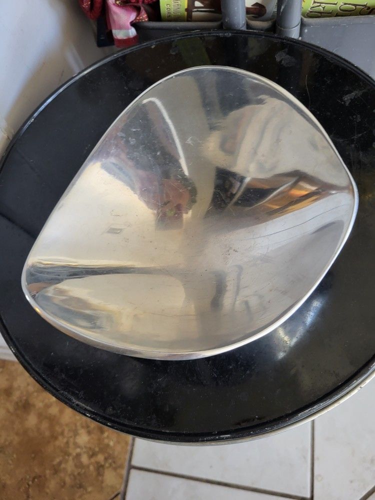 Beautiful Nambe piece. Measures 8".