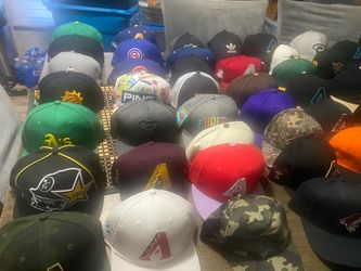 Colección dé cachuchas nuevas dé diferentes equipos dé Bristol