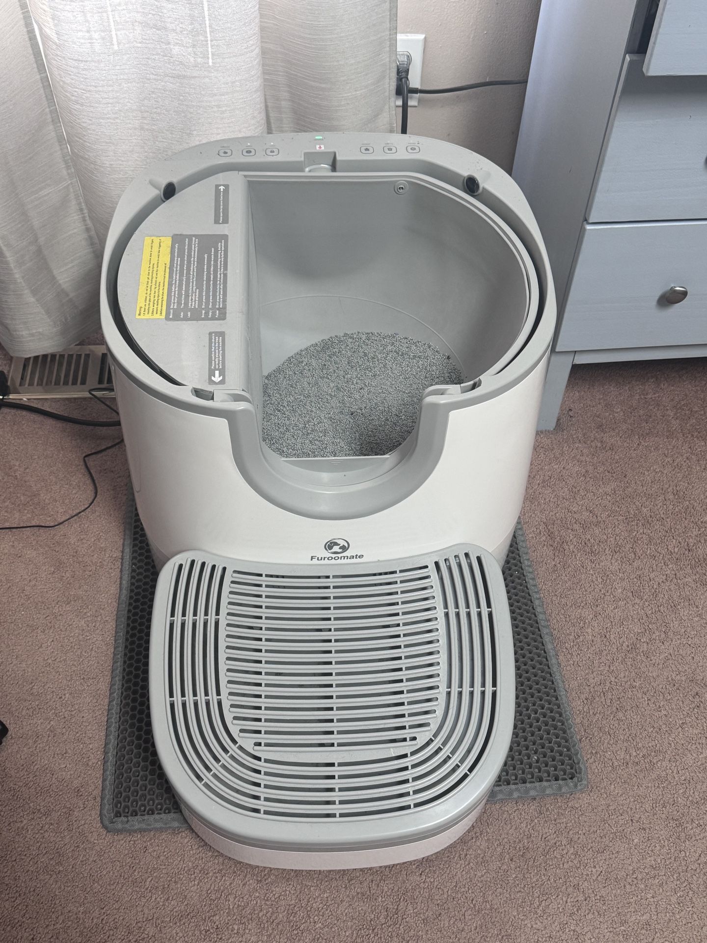 Barely Used 1 Year Old Furoomate Litter Box