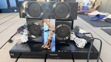 Panasonic Blueray DVD player 5.1 with speakers and sub