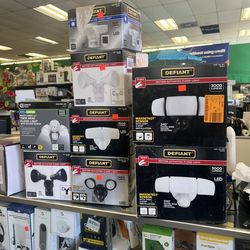 MOTION-ACTIVATED FLOOD LIGHT