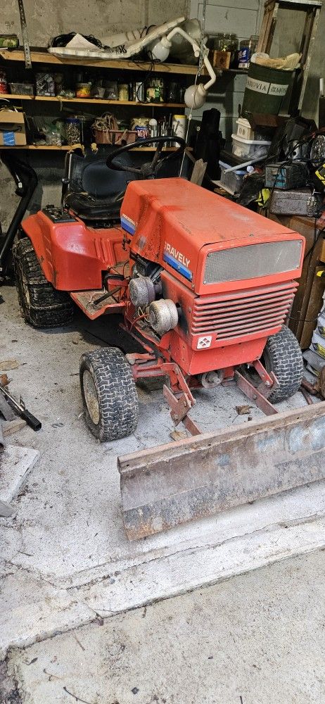 Gravelly Garden Tractor - Lots Of Extras.