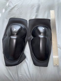 Vali Ninsta Striking Knee Pads