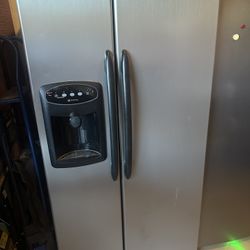 Side-by-side Refrigerator/Freezer