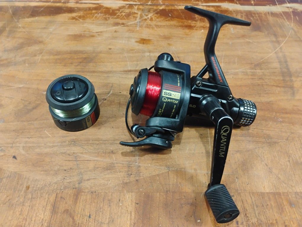 Quantum Snapshot SS20 Fishing Reel with two spools