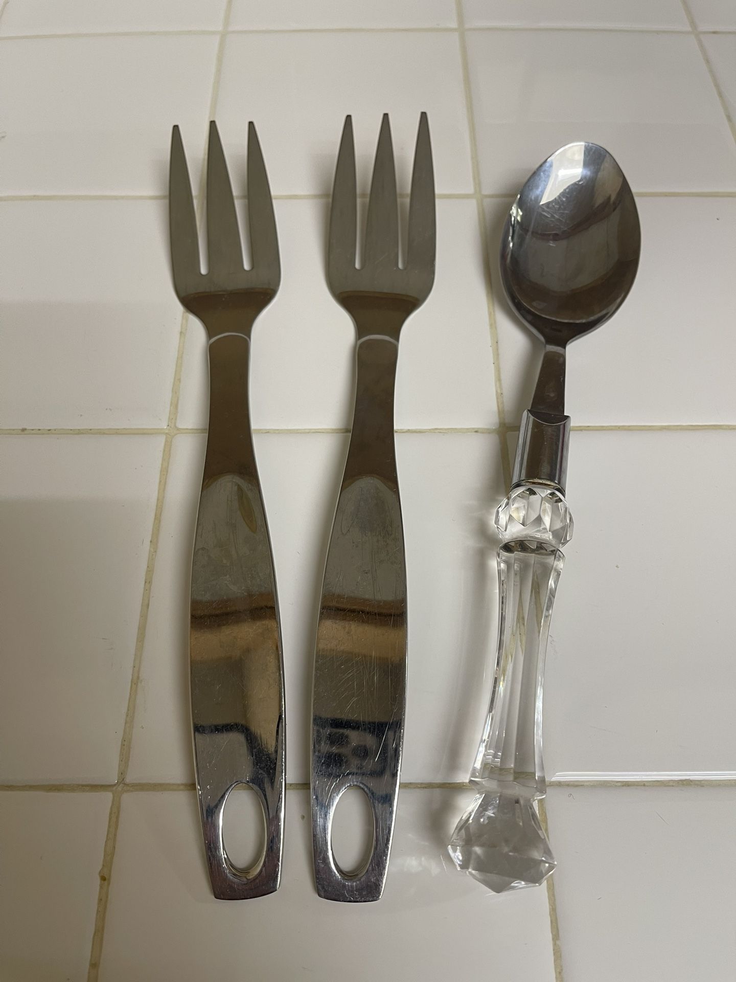 Oneida 10” Serving Fork And 9.5” Bellamo Serving Spoon. 