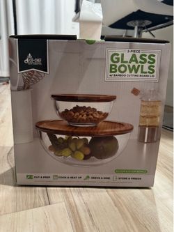 NEW- 2 pc Glass bowl with Bamboo cutting board lid