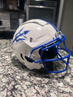 F7 Schutt Helmet with Shoulder pads